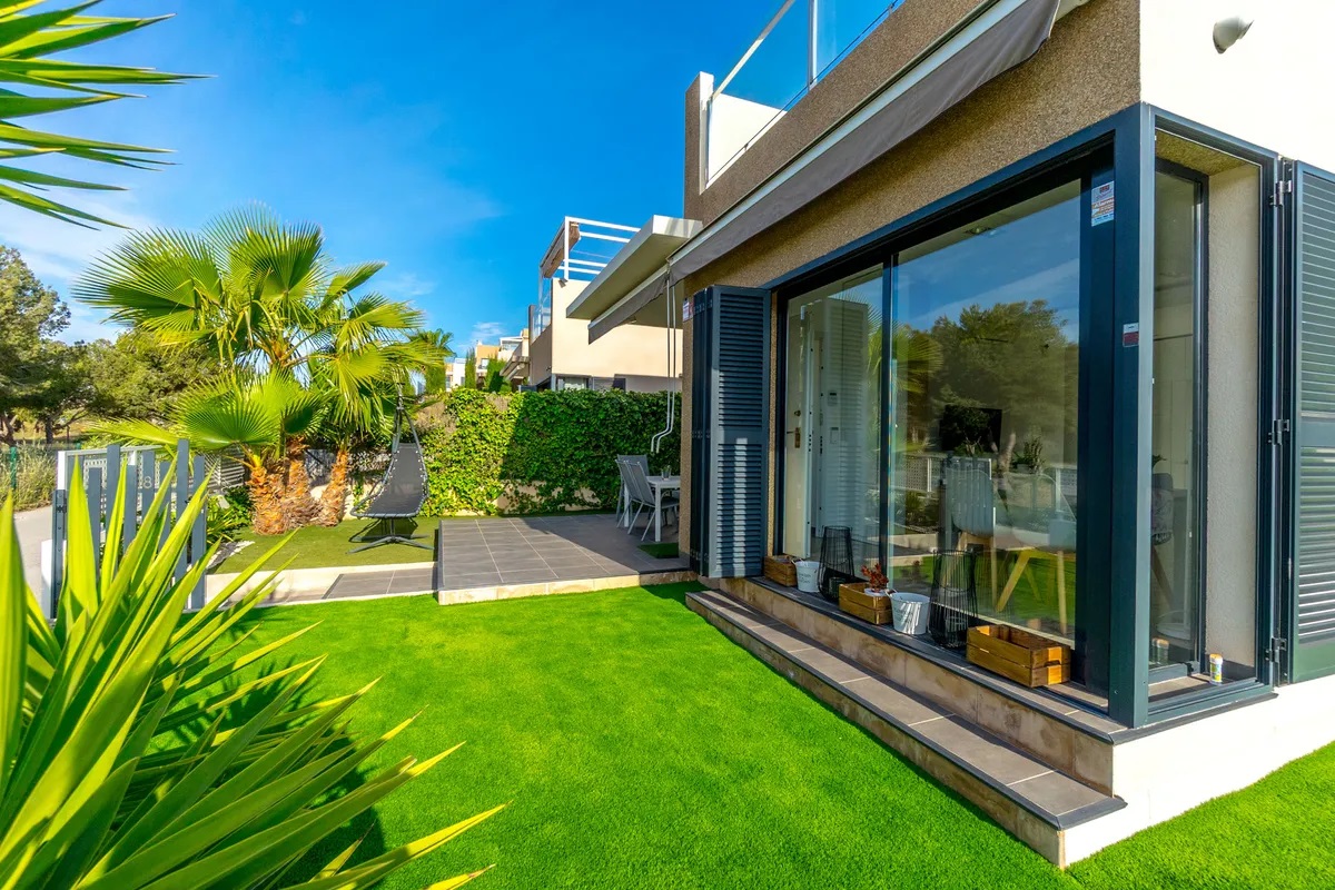 Chalet for sale in Orihuela Costa