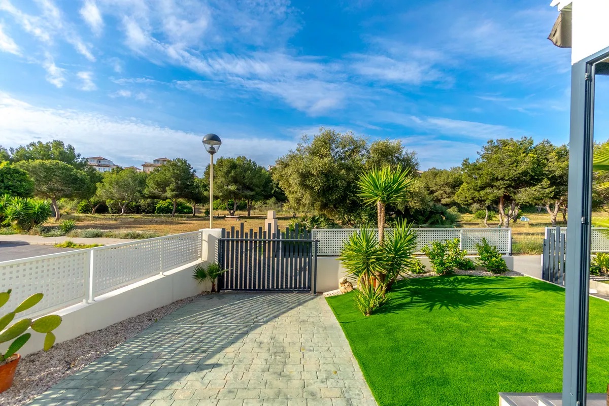 Chalet for sale in Orihuela Costa
