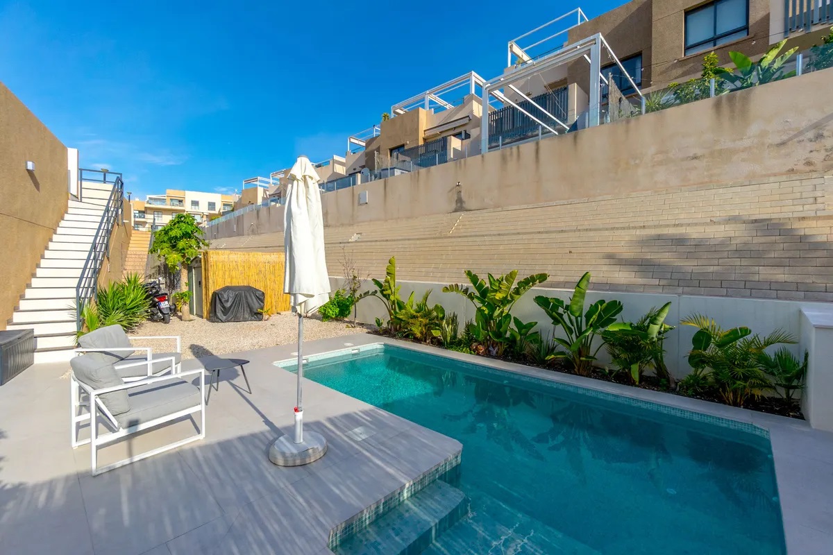 Chalet for sale in Orihuela Costa