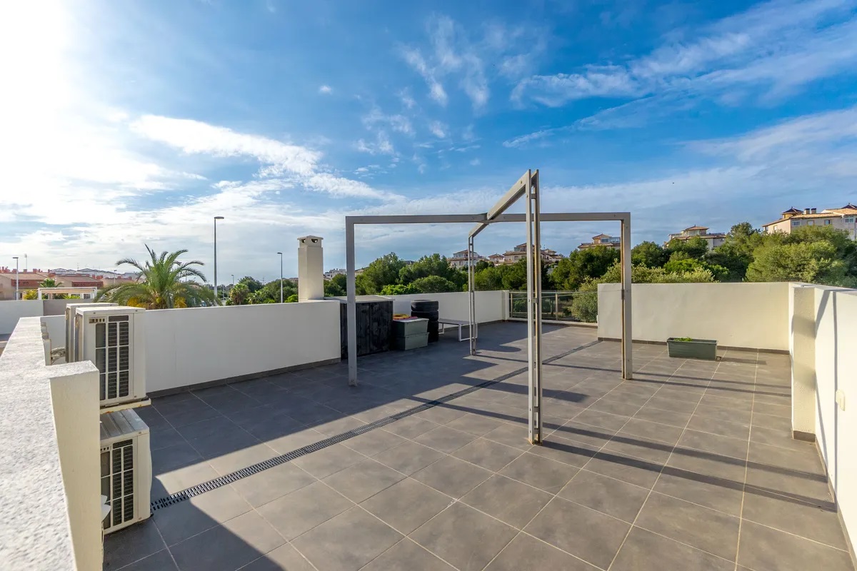 Chalet for sale in Orihuela Costa
