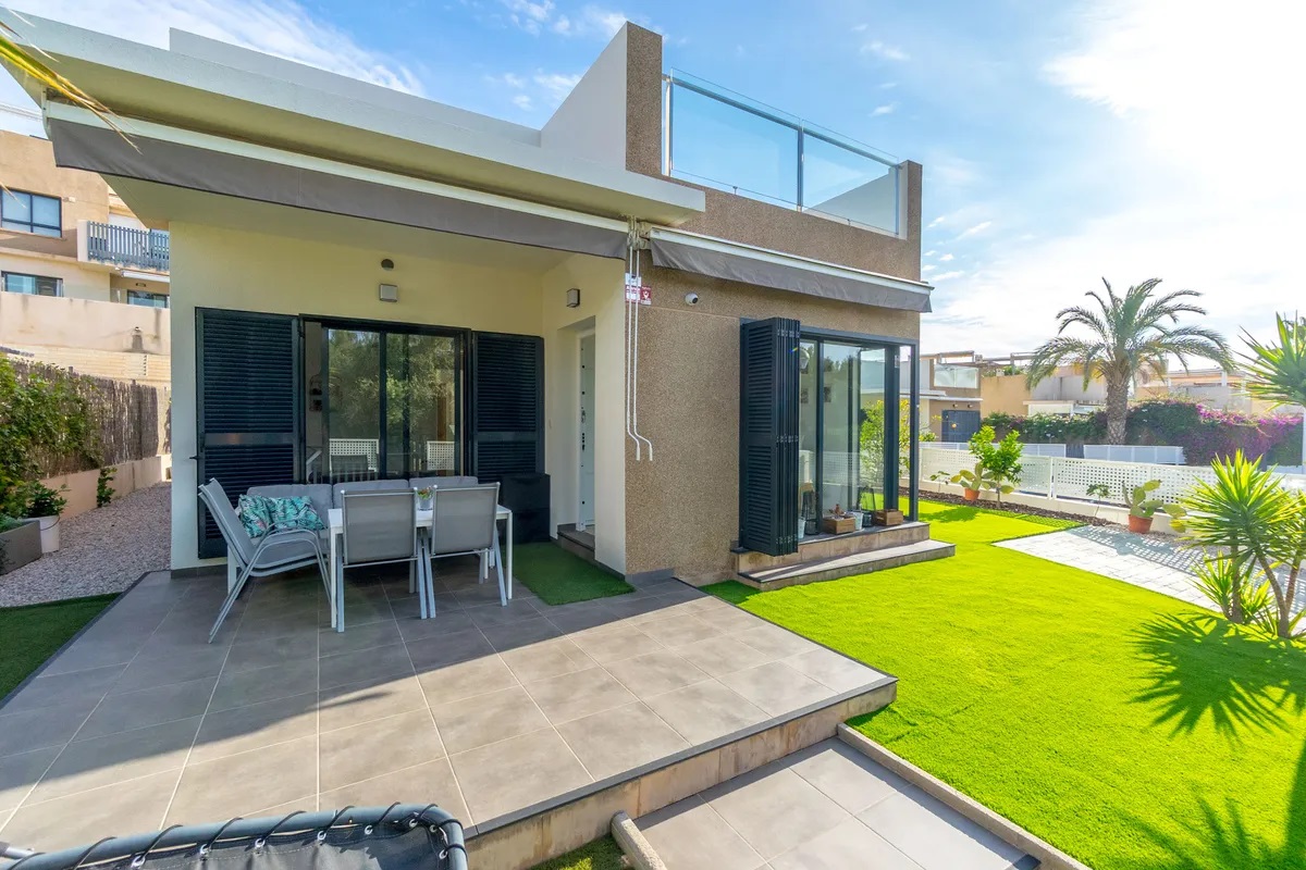 Chalet for sale in Orihuela Costa