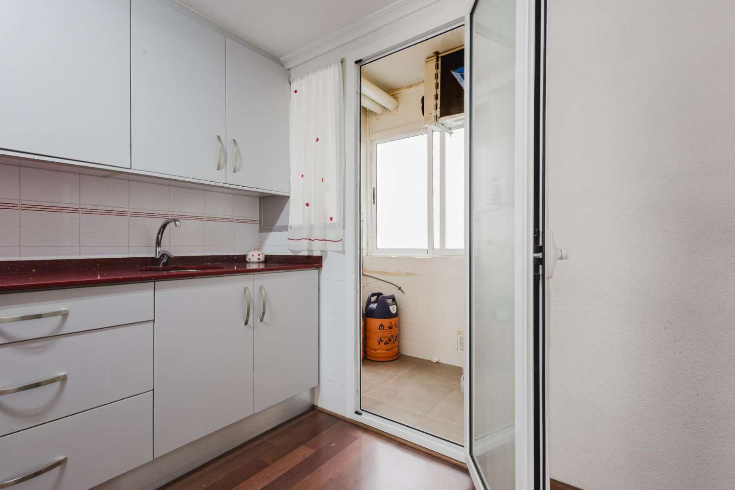 PISO REFORMADO A POCOS METROS DEL MAR