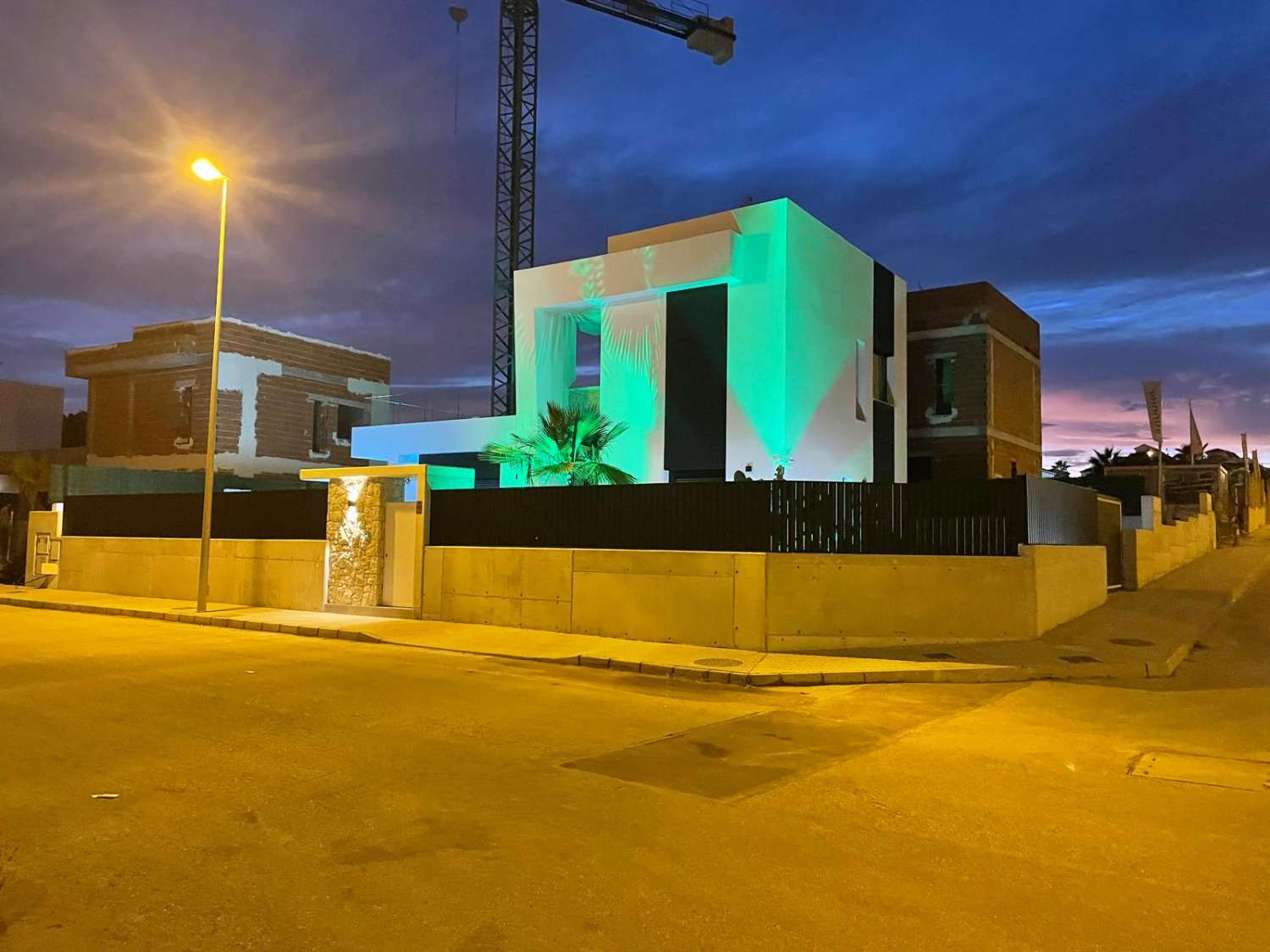 VILLA DE OBRA NUEVA A ESTRENAR