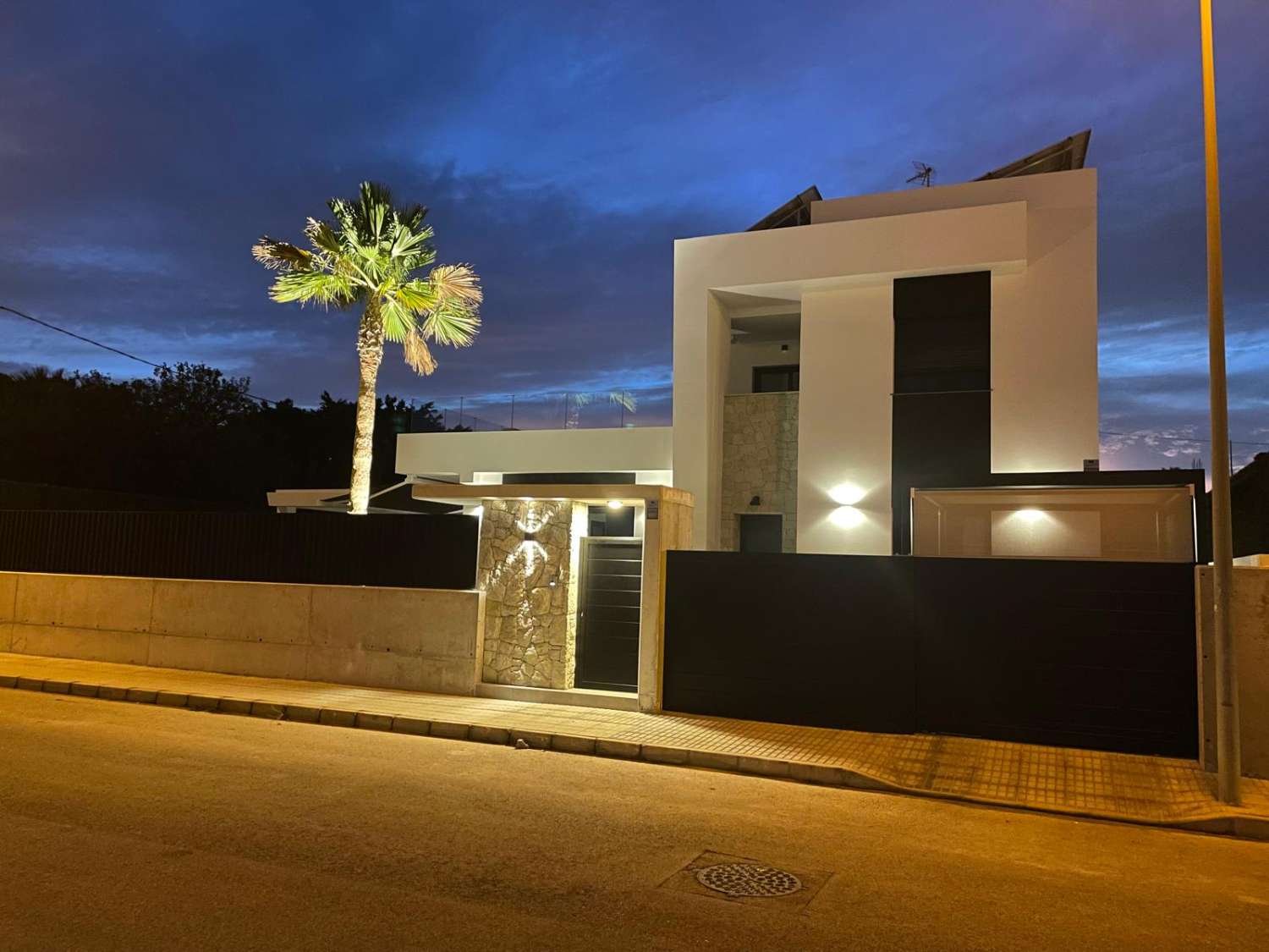 VILLA DE OBRA NUEVA A ESTRENAR