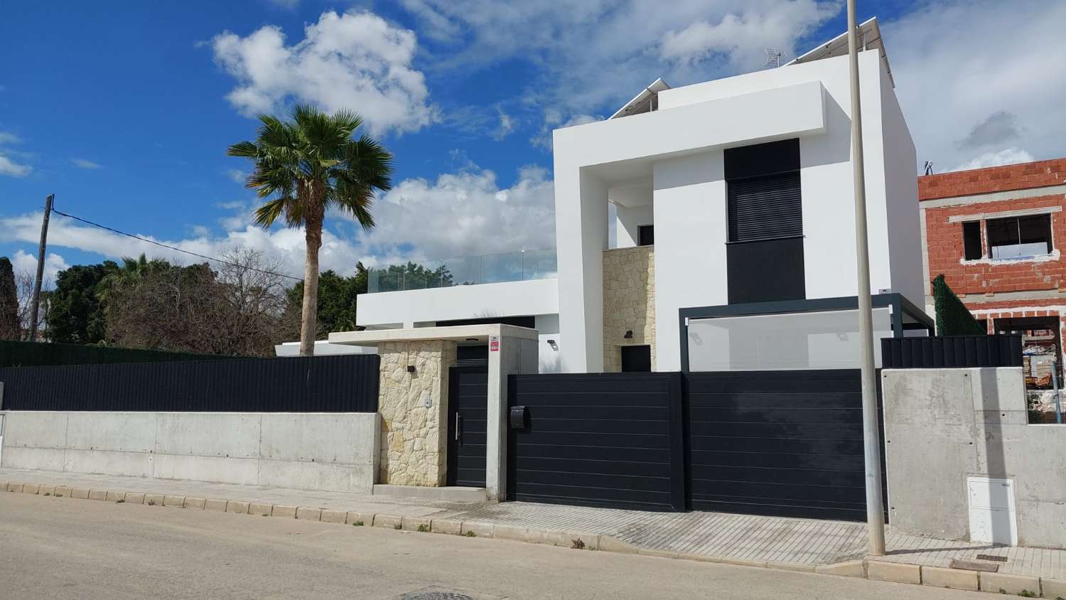 VILLA DE OBRA NUEVA A ESTRENAR