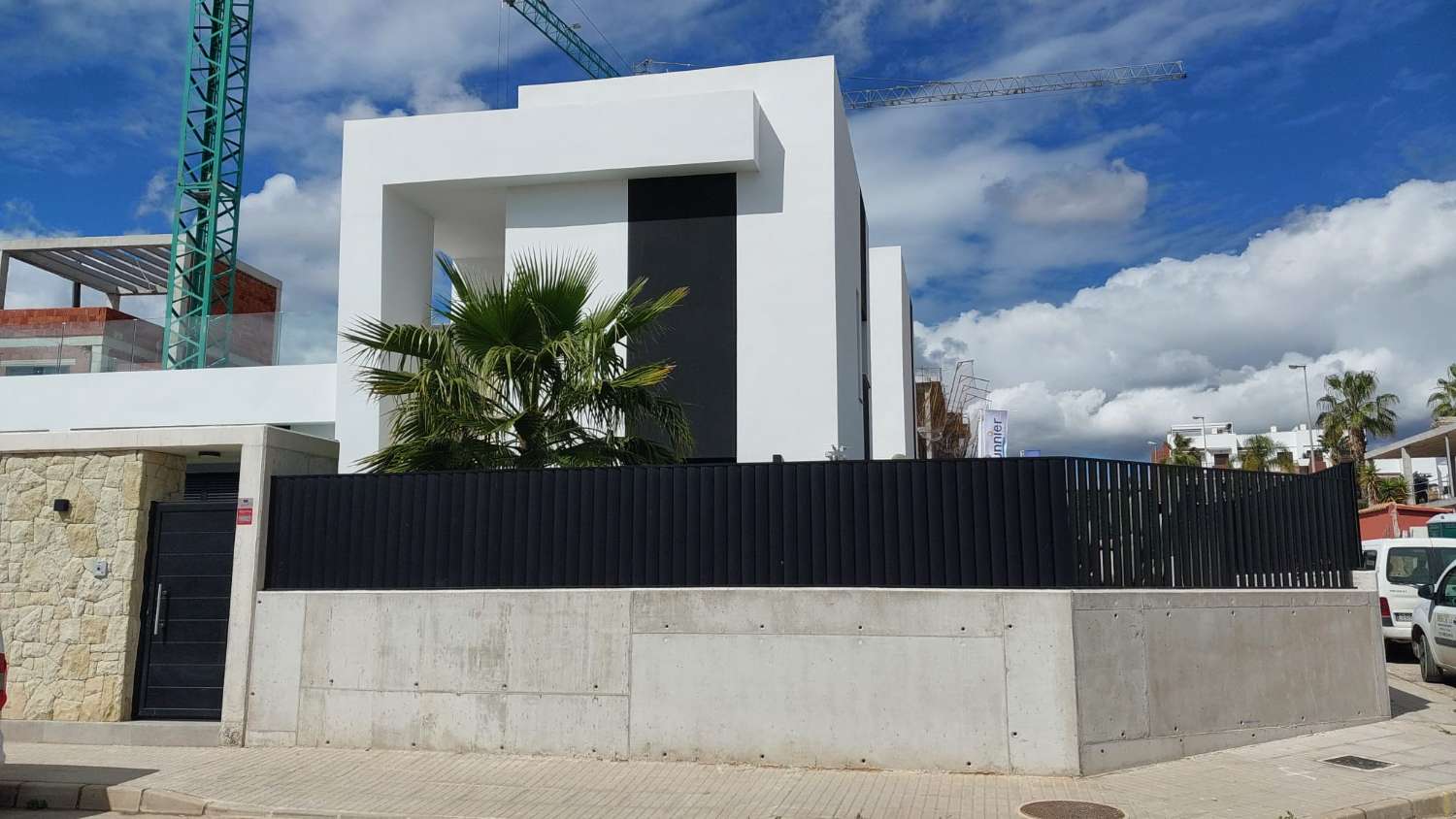 VILLA DE OBRA NUEVA A ESTRENAR