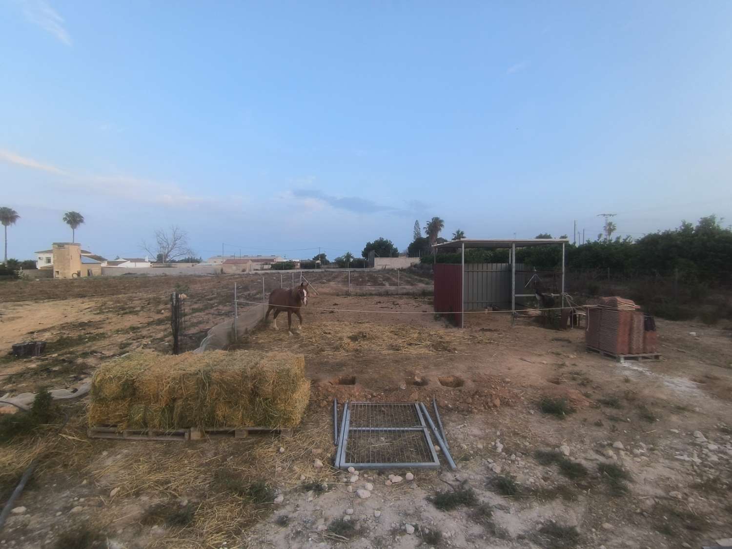EXCELENTE VIVIENDA DE OBRA NUEVA CON GRAN TERRENO