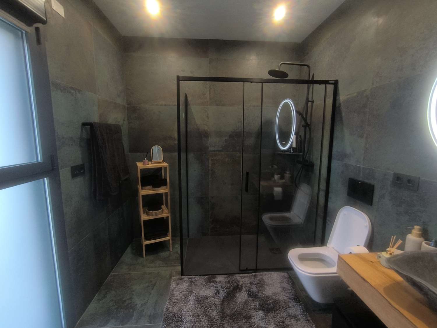 EXCELENTE VIVIENDA DE OBRA NUEVA CON GRAN TERRENO