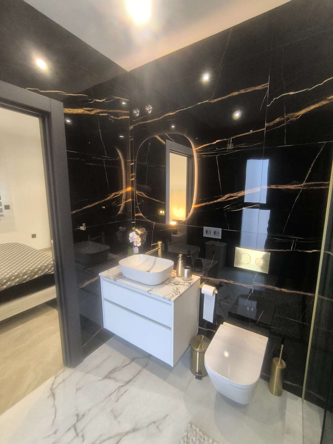 EXCELENTE VIVIENDA DE OBRA NUEVA CON GRAN TERRENO