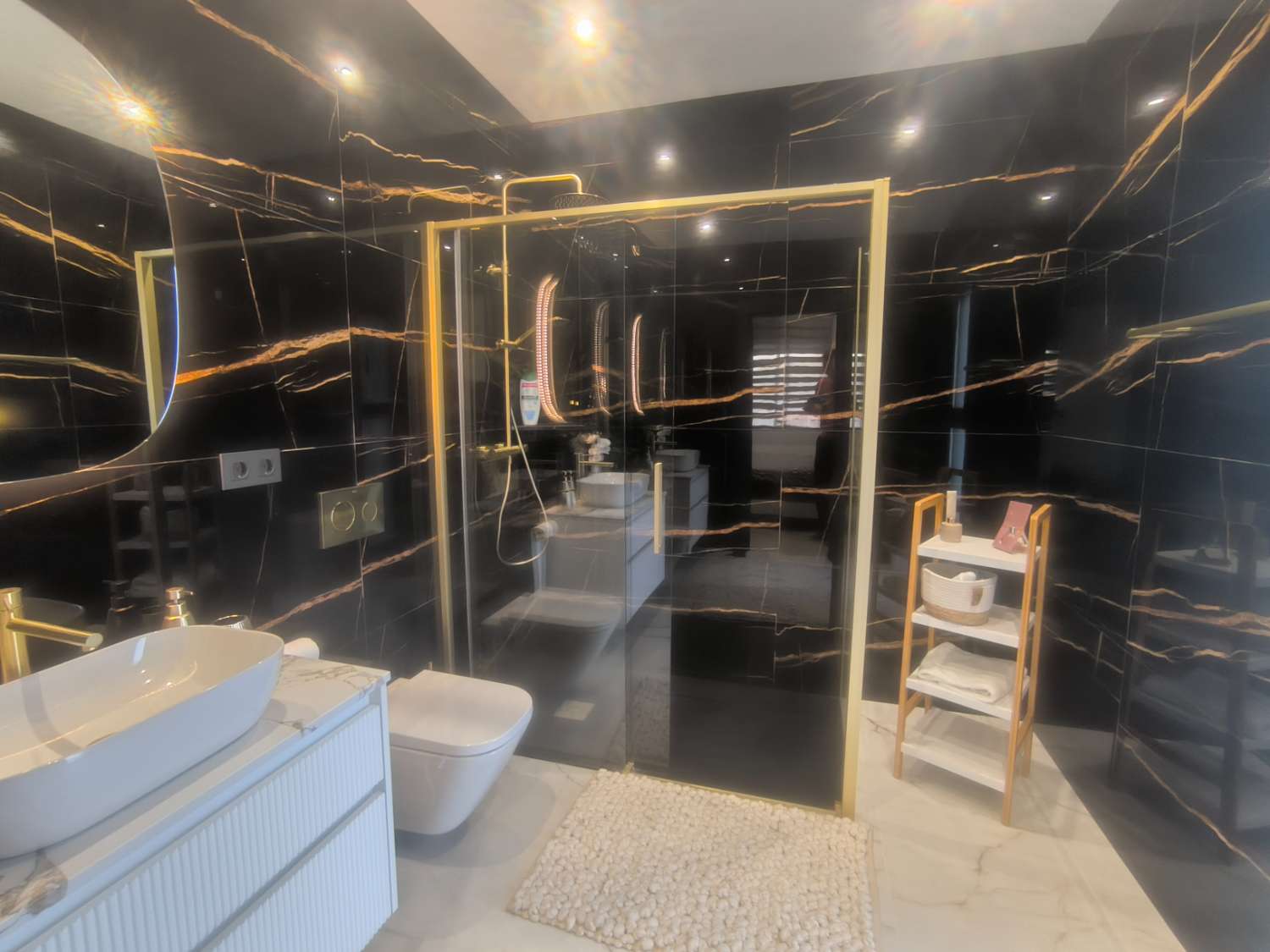 EXCELENTE VIVIENDA DE OBRA NUEVA CON GRAN TERRENO