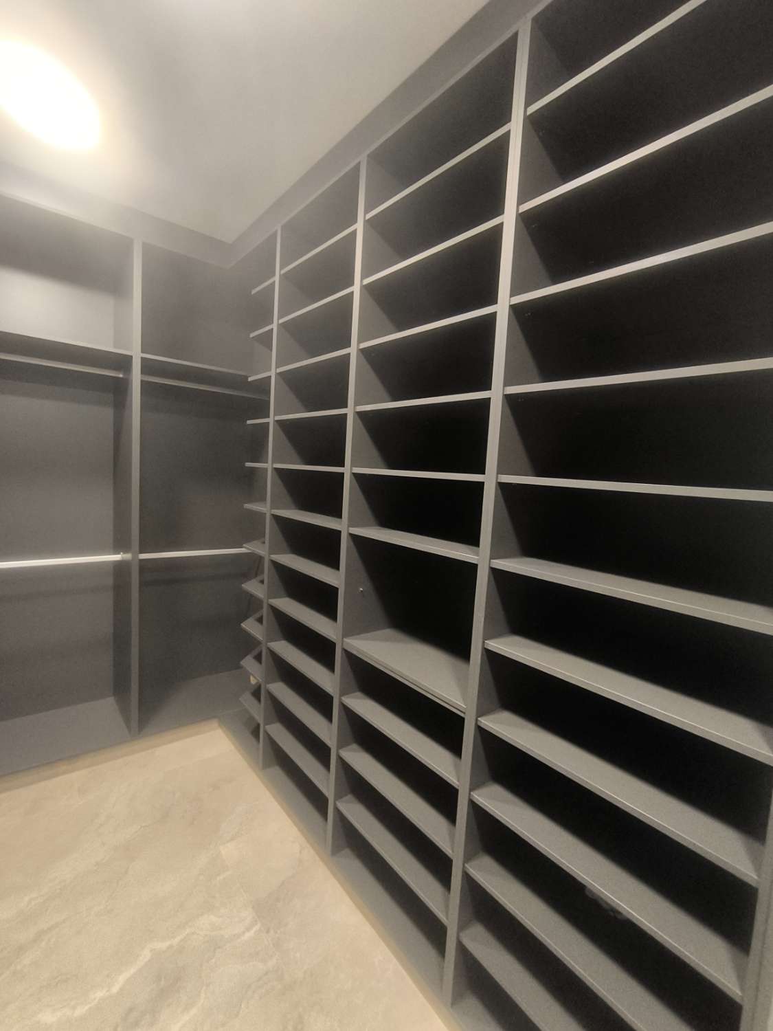 EXCELENTE VIVIENDA DE OBRA NUEVA CON GRAN TERRENO