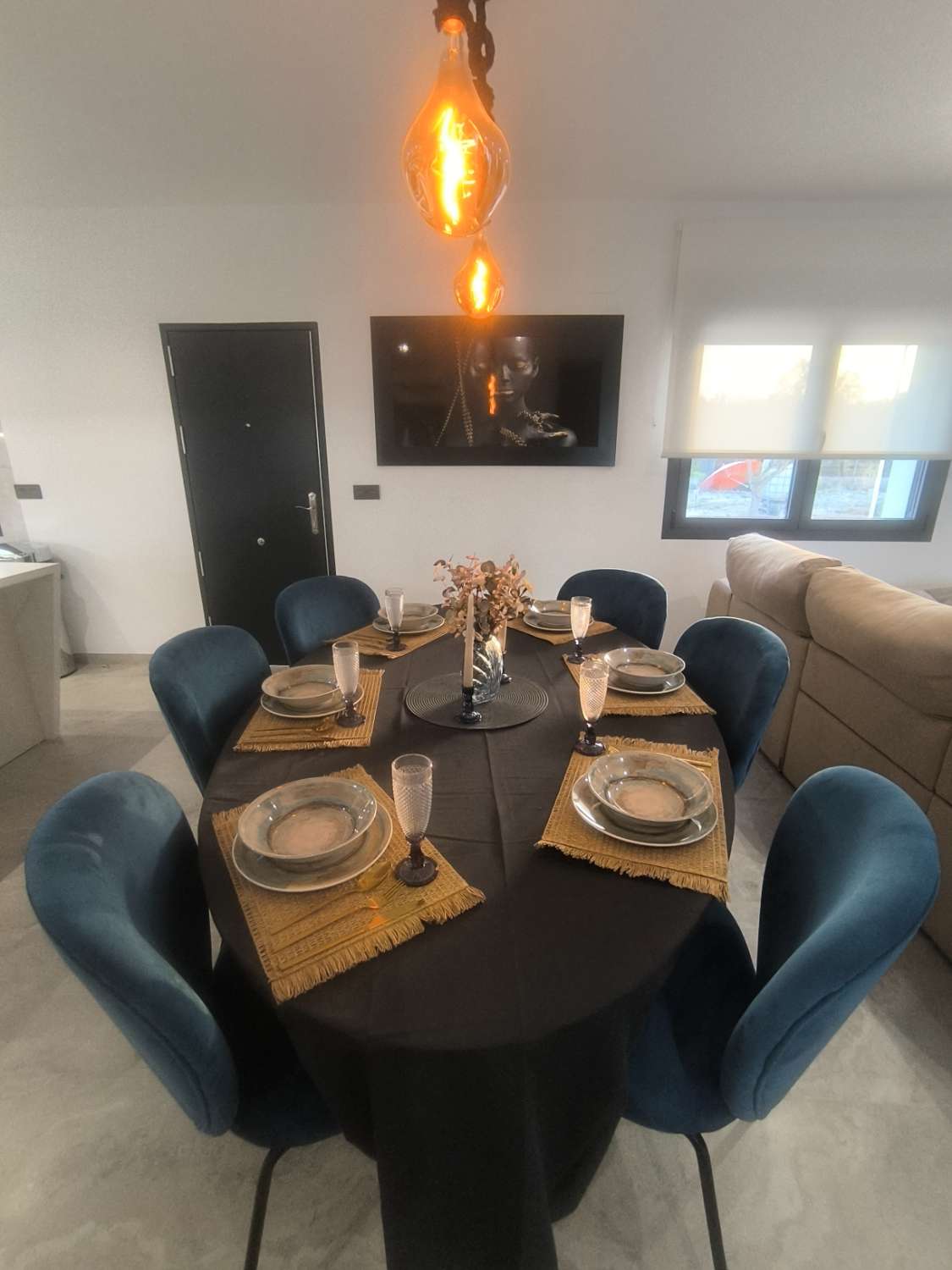 EXCELENTE VIVIENDA DE OBRA NUEVA CON GRAN TERRENO