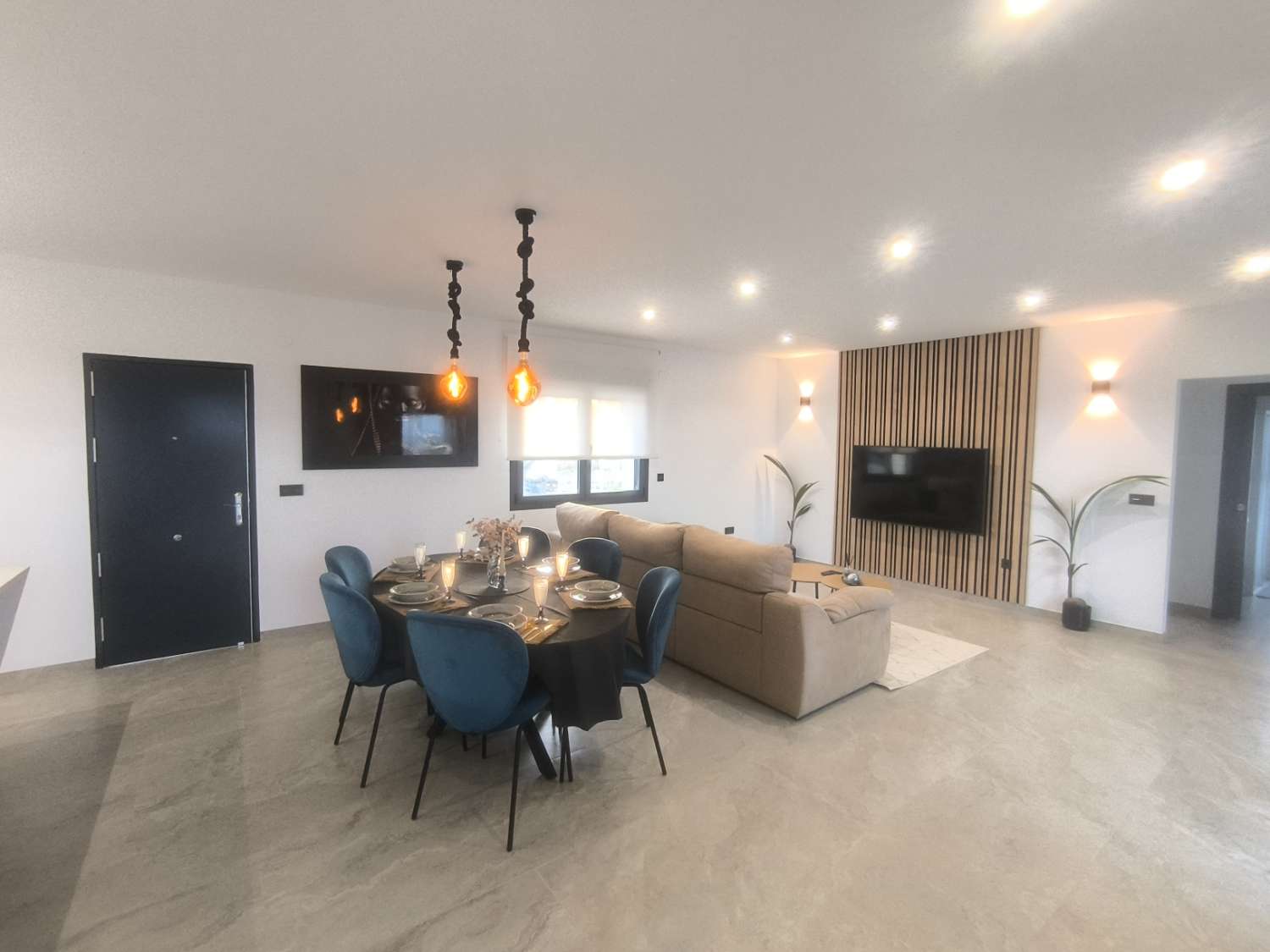 EXCELENTE VIVIENDA DE OBRA NUEVA CON GRAN TERRENO
