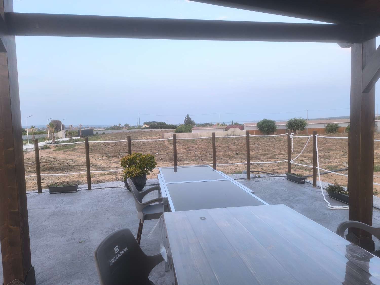 EXCELENTE VIVIENDA DE OBRA NUEVA CON GRAN TERRENO