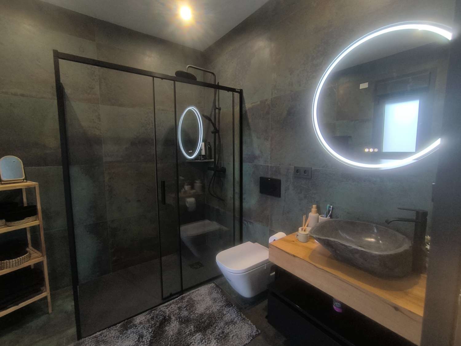 EXCELENTE VIVIENDA DE OBRA NUEVA CON GRAN TERRENO
