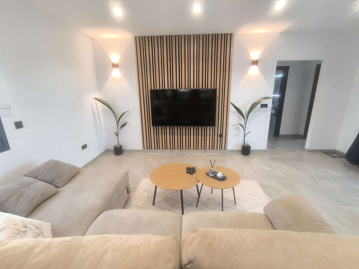 EXCELENTE VIVIENDA DE OBRA NUEVA CON GRAN TERRENO
