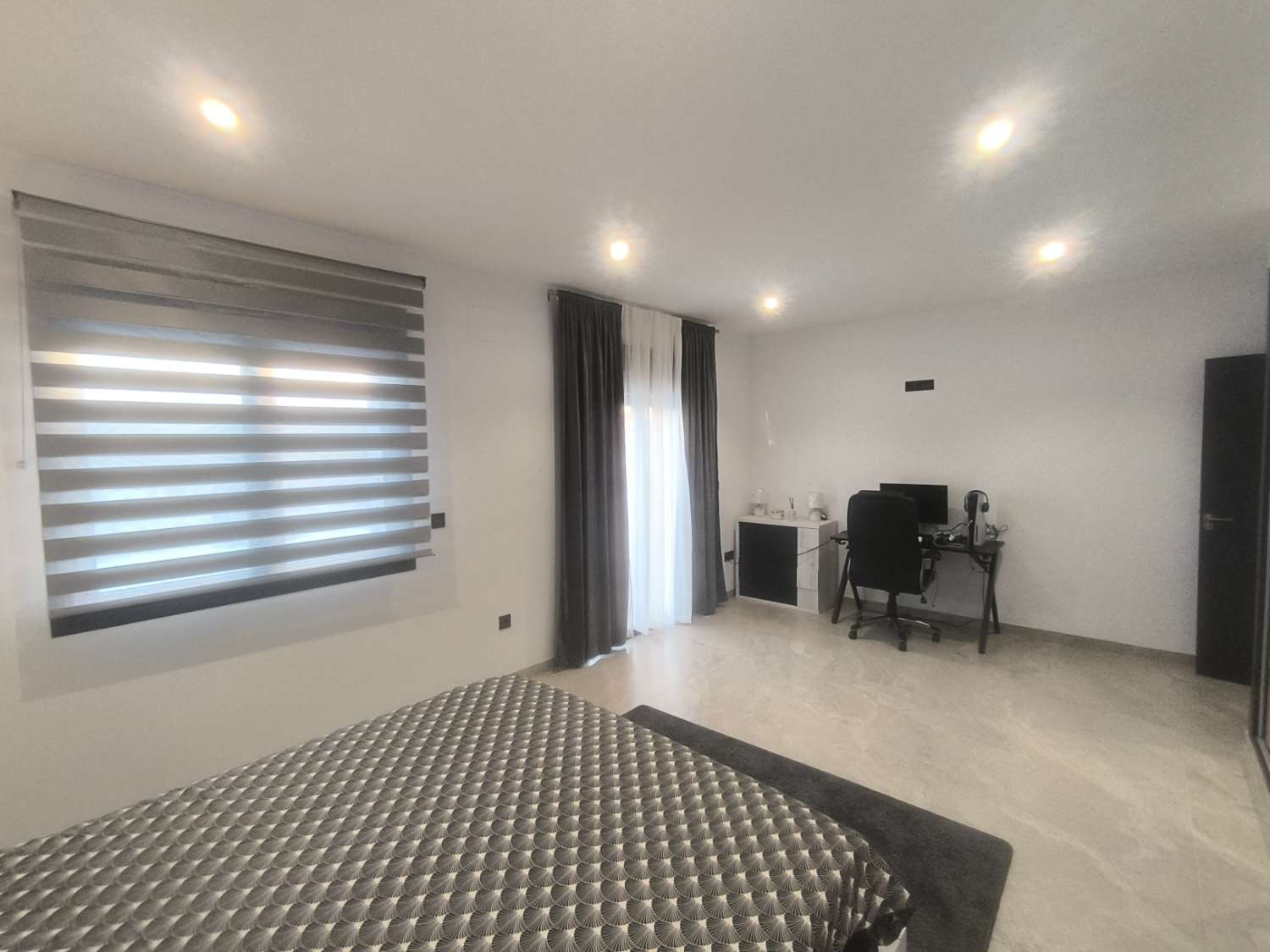 EXCELENTE VIVIENDA DE OBRA NUEVA CON GRAN TERRENO