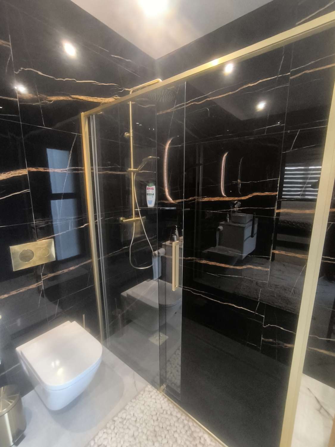 EXCELENTE VIVIENDA DE OBRA NUEVA CON GRAN TERRENO