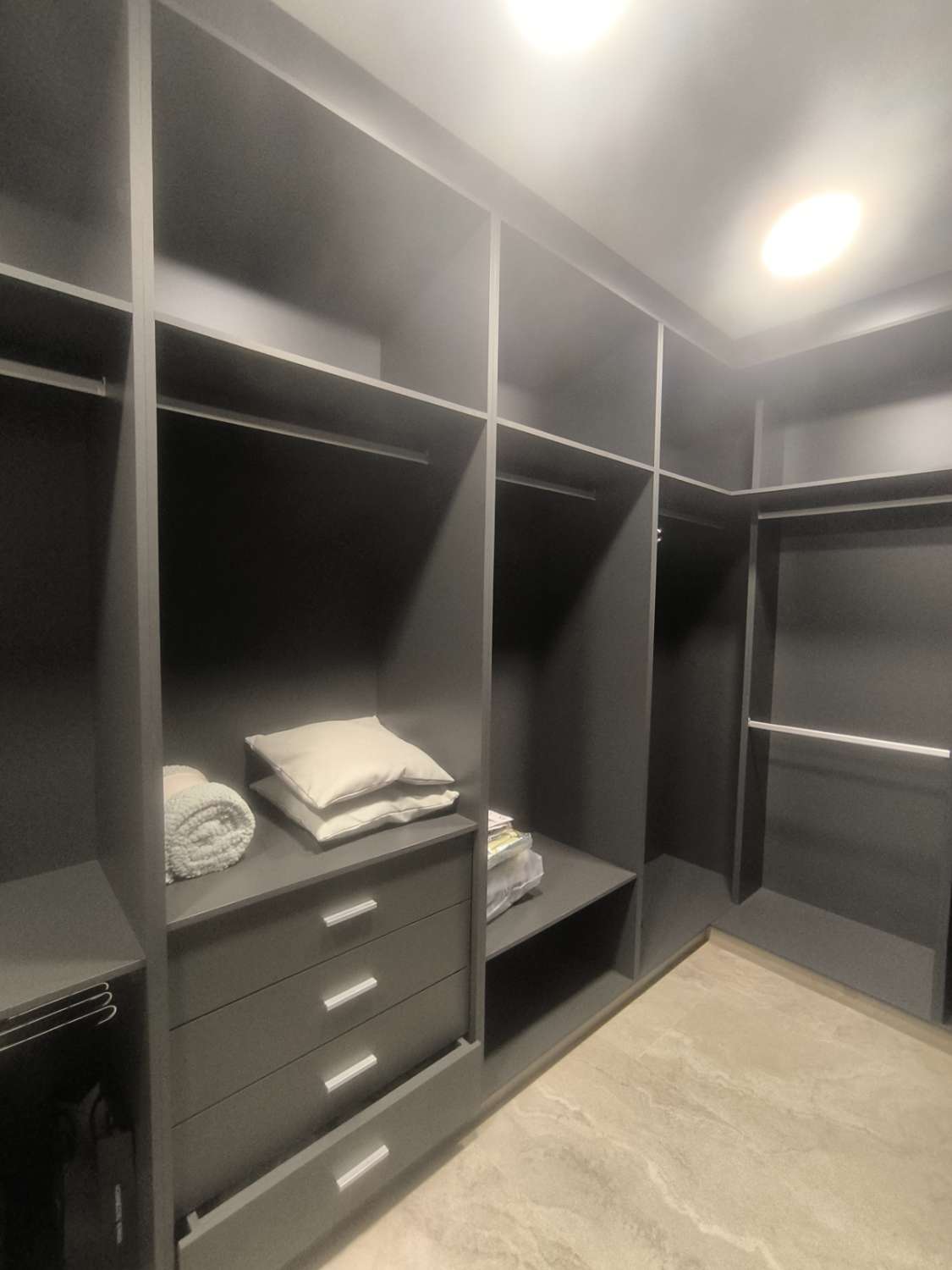 EXCELENTE VIVIENDA DE OBRA NUEVA CON GRAN TERRENO