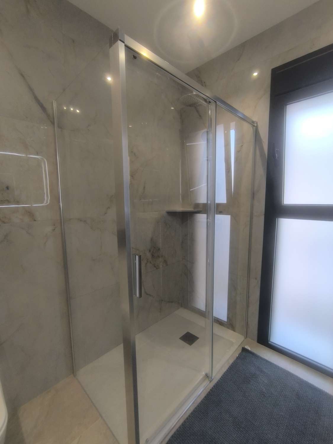 EXCELENTE VIVIENDA DE OBRA NUEVA CON GRAN TERRENO