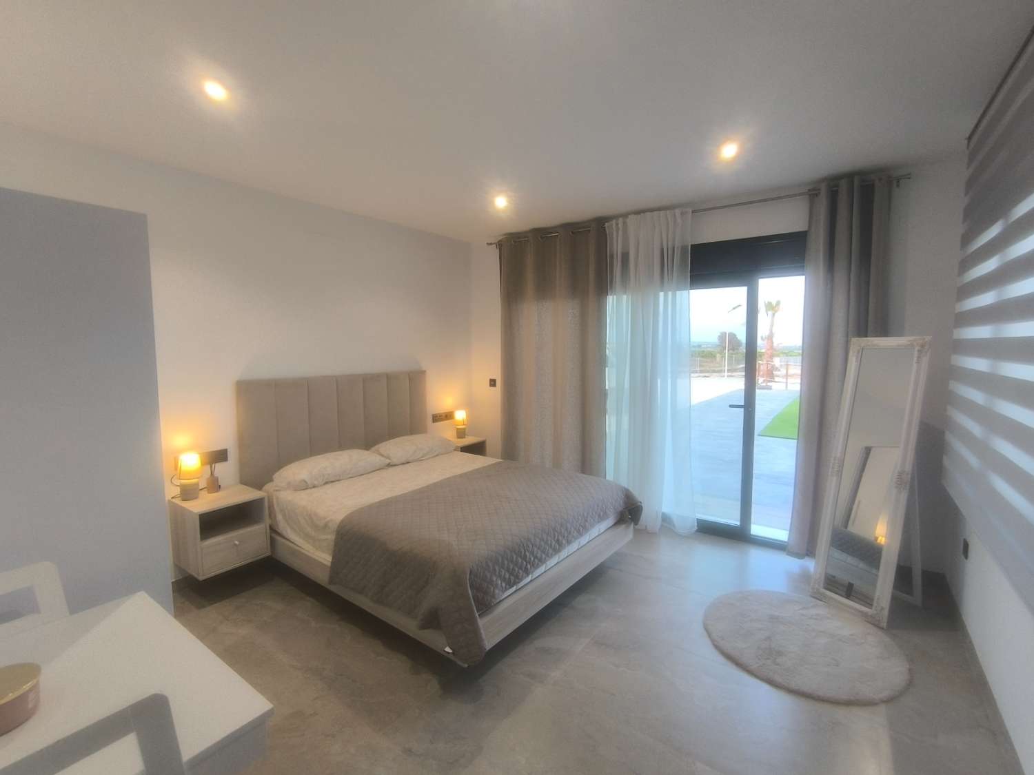 EXCELENTE VIVIENDA DE OBRA NUEVA CON GRAN TERRENO
