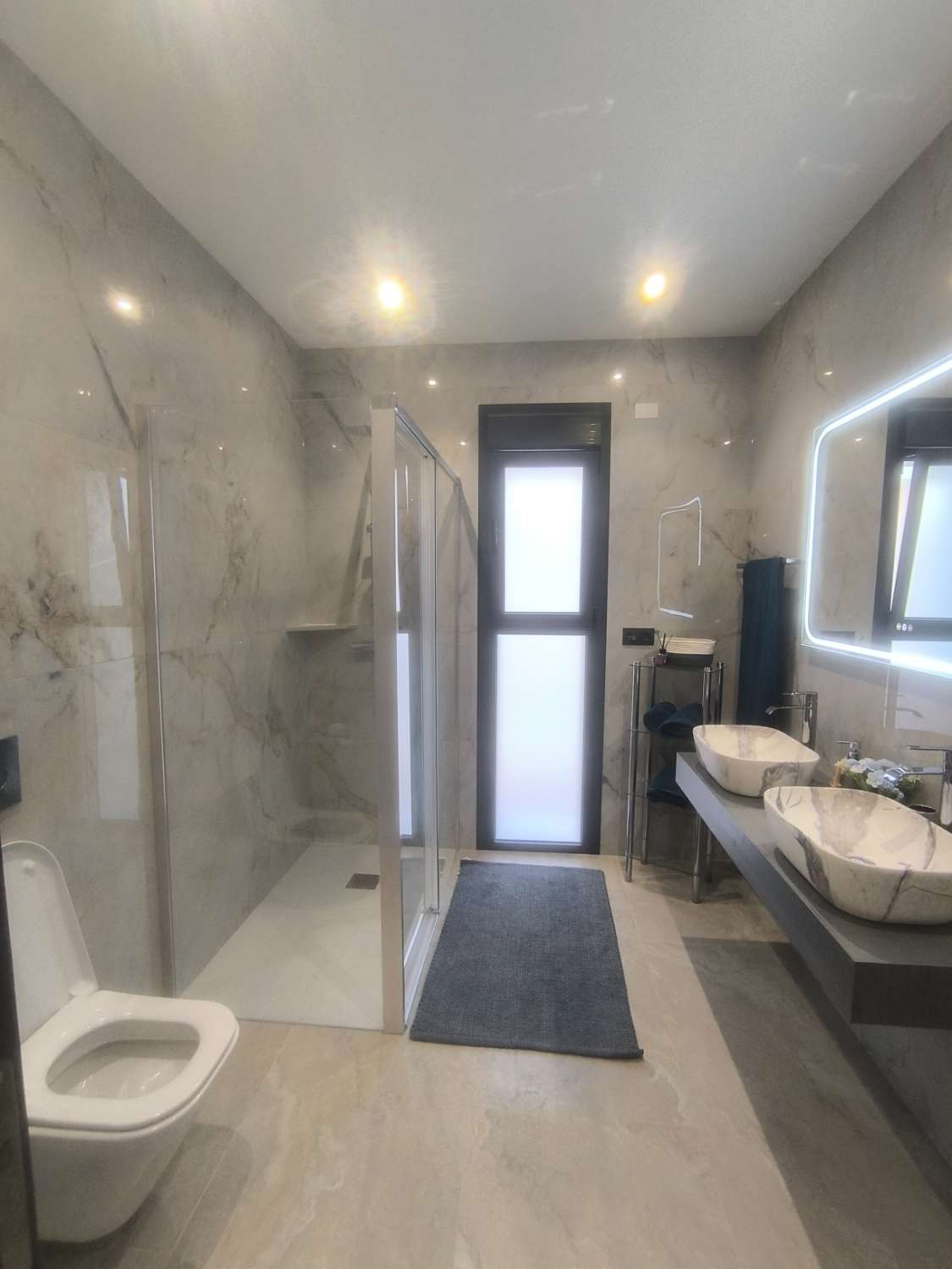 EXCELENTE VIVIENDA DE OBRA NUEVA CON GRAN TERRENO