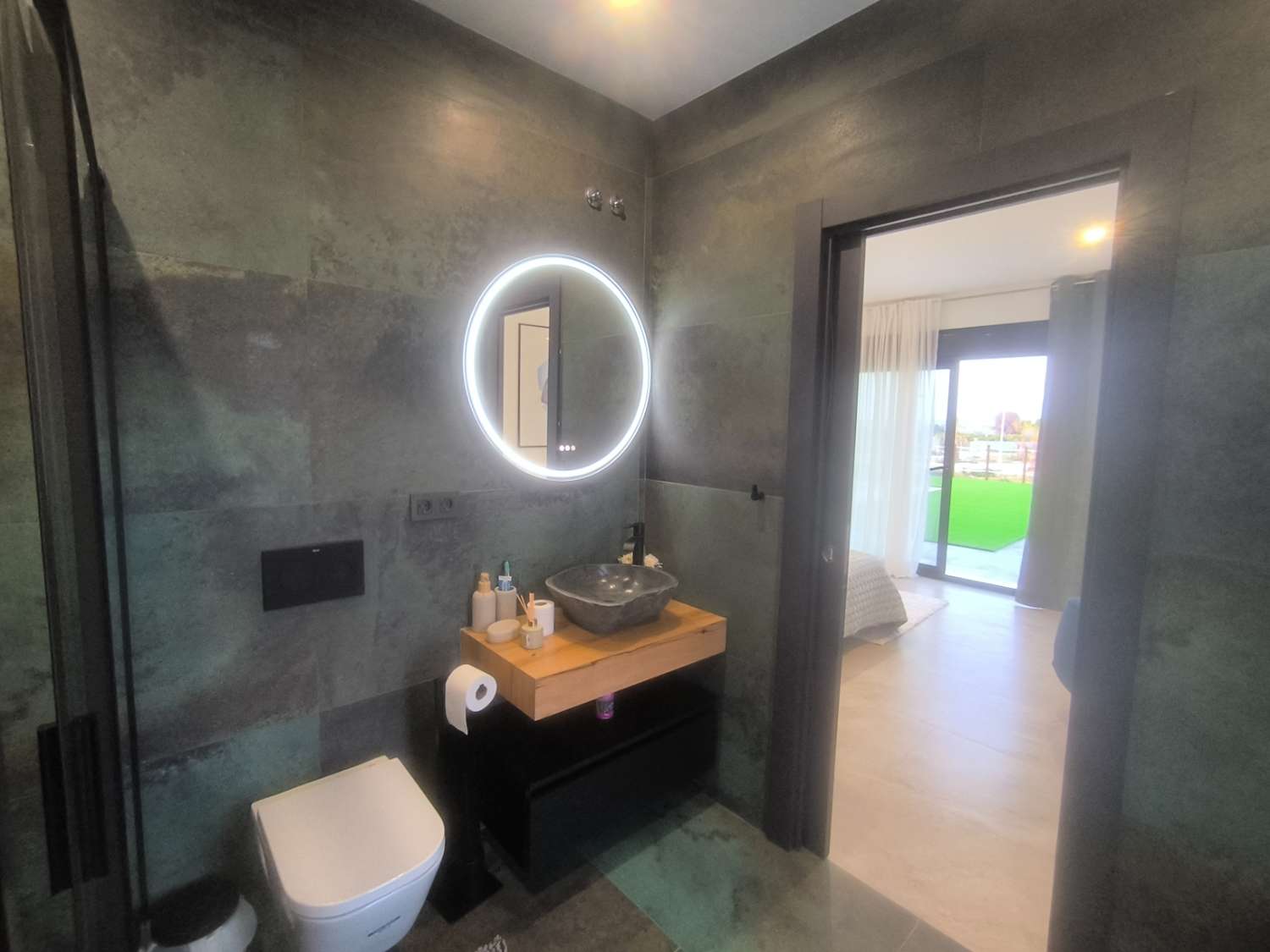 EXCELENTE VIVIENDA DE OBRA NUEVA CON GRAN TERRENO