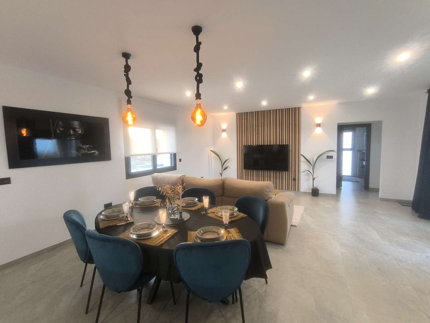 EXCELENTE VIVIENDA DE OBRA NUEVA CON GRAN TERRENO