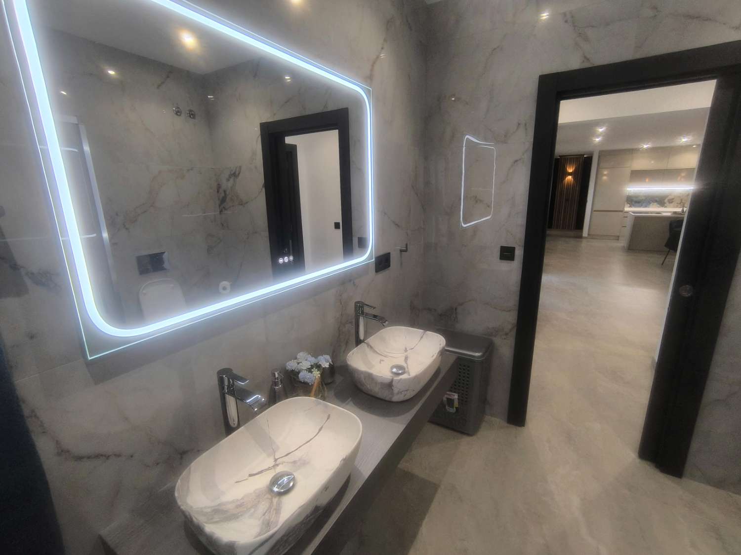 EXCELENTE VIVIENDA DE OBRA NUEVA CON GRAN TERRENO