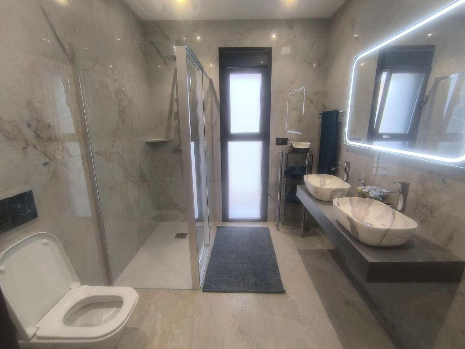 EXCELENTE VIVIENDA DE OBRA NUEVA CON GRAN TERRENO