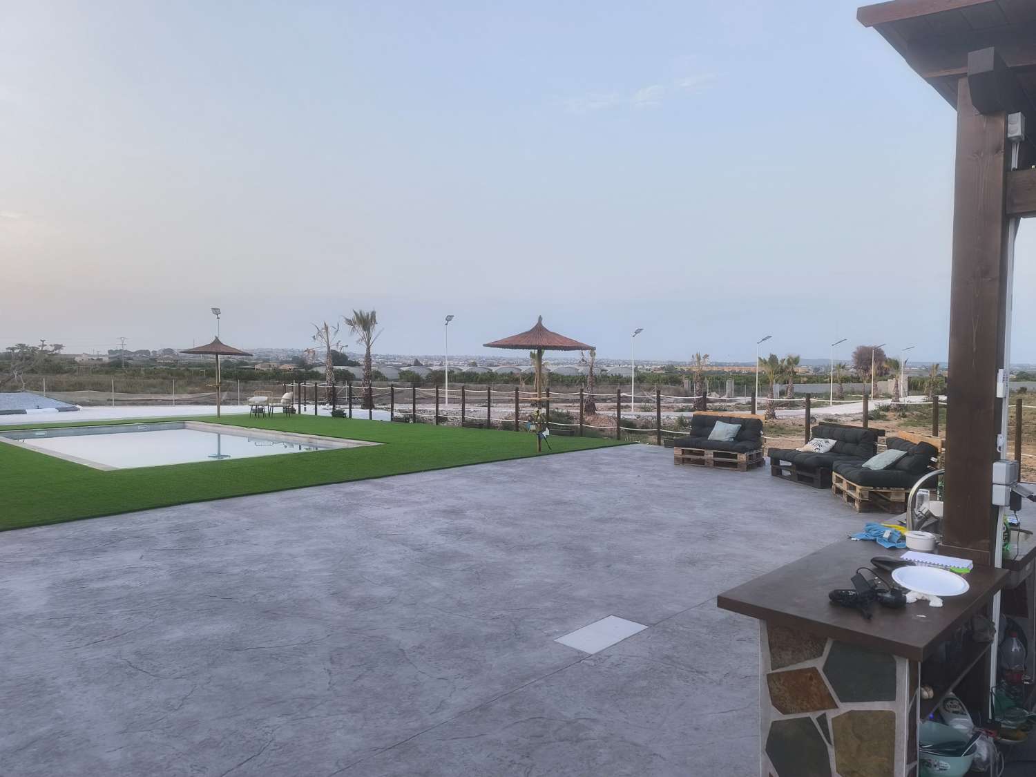 EXCELENTE VIVIENDA DE OBRA NUEVA CON GRAN TERRENO