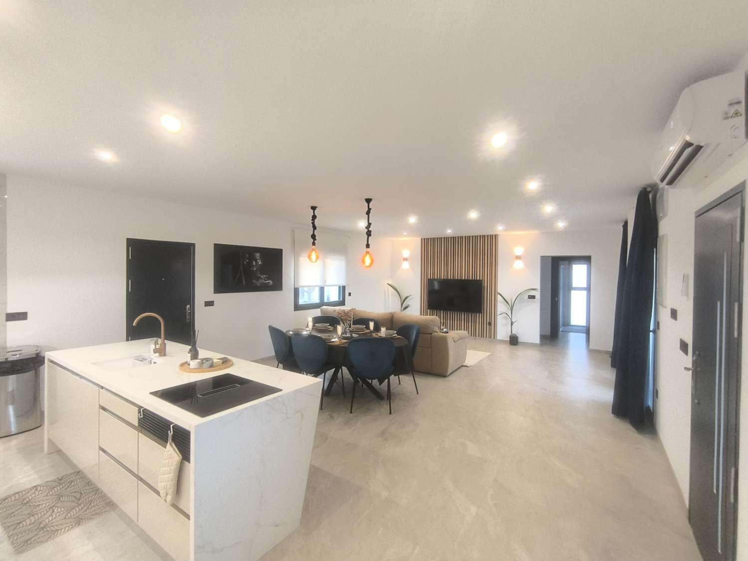 EXCELENTE VIVIENDA DE OBRA NUEVA CON GRAN TERRENO