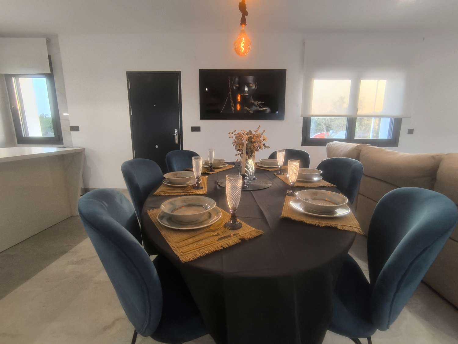 EXCELENTE VIVIENDA DE OBRA NUEVA CON GRAN TERRENO
