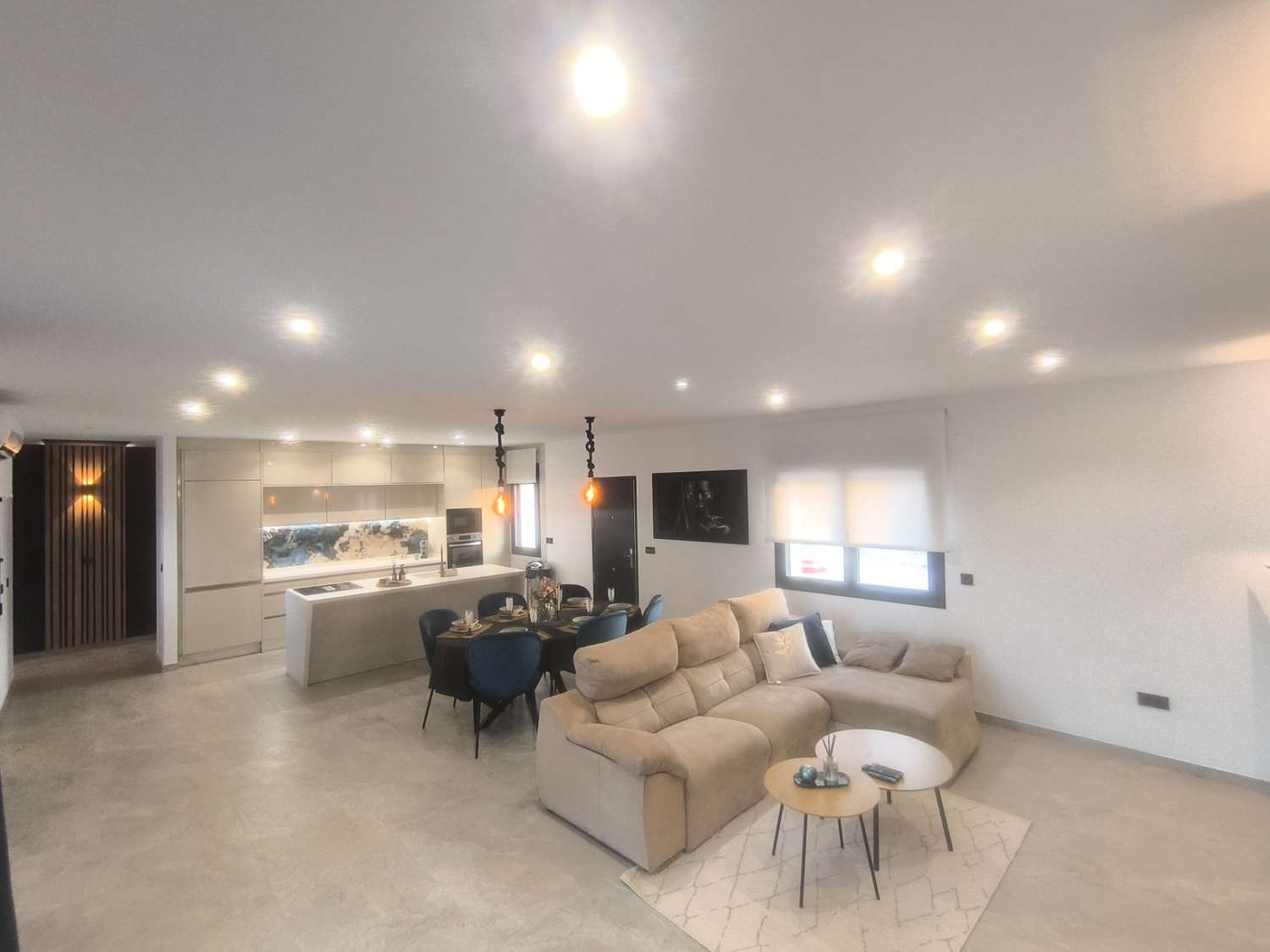 EXCELENTE VIVIENDA DE OBRA NUEVA CON GRAN TERRENO