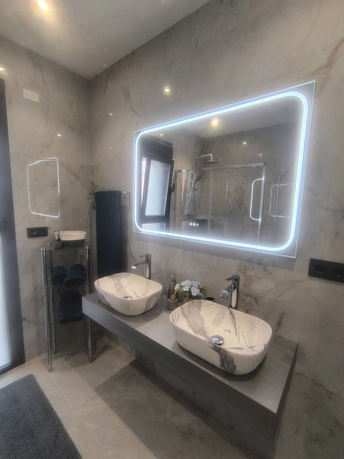 EXCELENTE VIVIENDA DE OBRA NUEVA CON GRAN TERRENO
