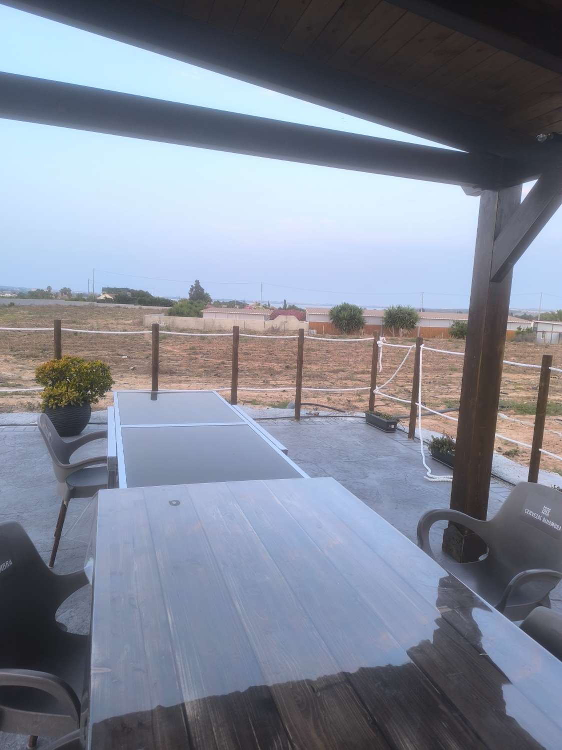 EXCELENTE VIVIENDA DE OBRA NUEVA CON GRAN TERRENO