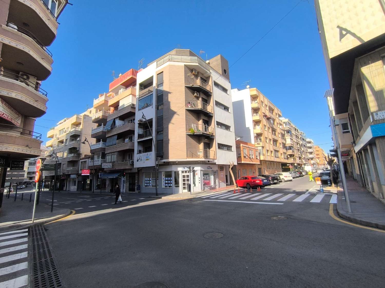 OPORTUNIDAD - PISO CÉNTRICO Y CERCANO A LA PLAYA