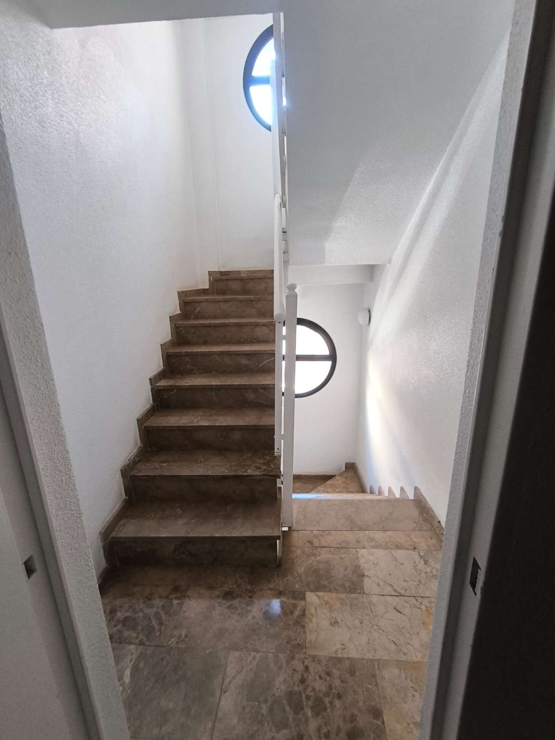 OPORTUNIDAD - PISO CÉNTRICO Y CERCANO A LA PLAYA
