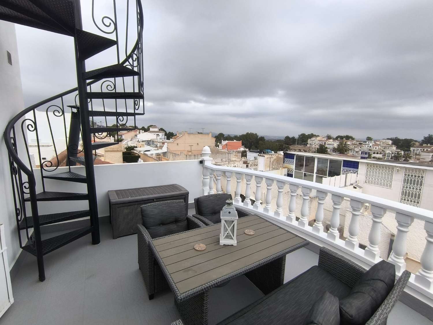 ESPECTACULAR ADOSADO REFORMADO CON PISCINA PRIVADA