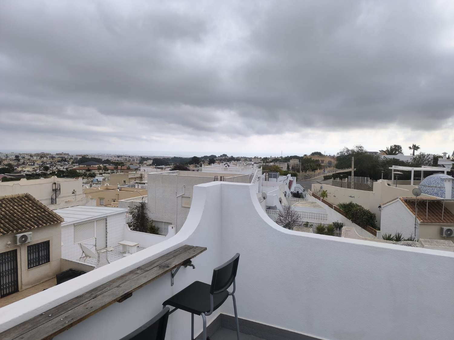 ESPECTACULAR ADOSADO REFORMADO CON PISCINA PRIVADA