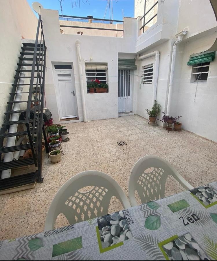 CHALET EN PLENO CENTRO DE TORREVIEJA