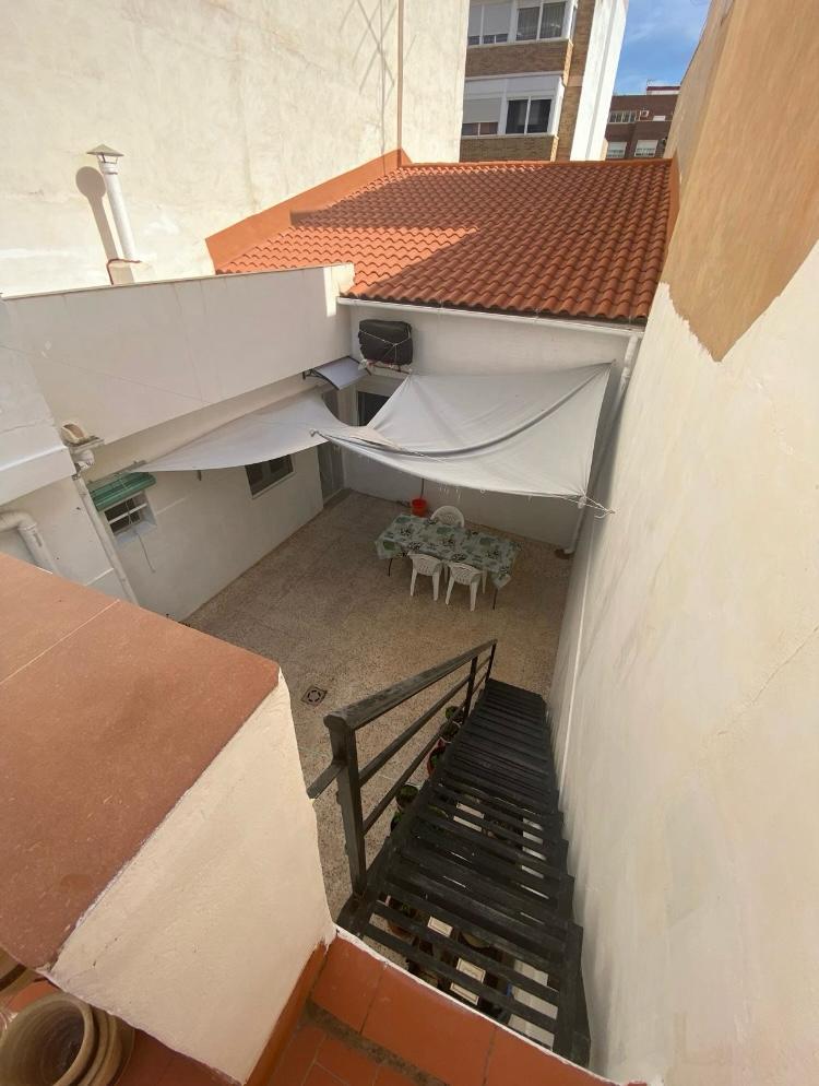 CHALET EN PLENO CENTRO DE TORREVIEJA