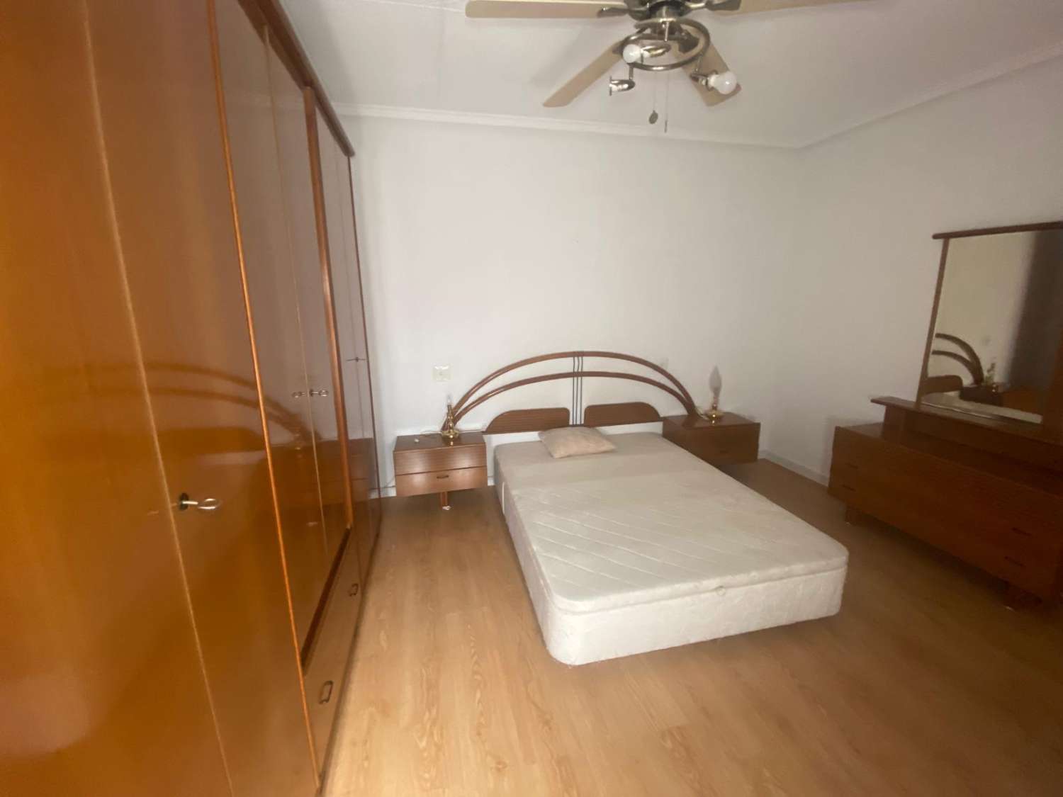 OCASIÓN DE PISO CÉNTRICO EN TORREVIEJA