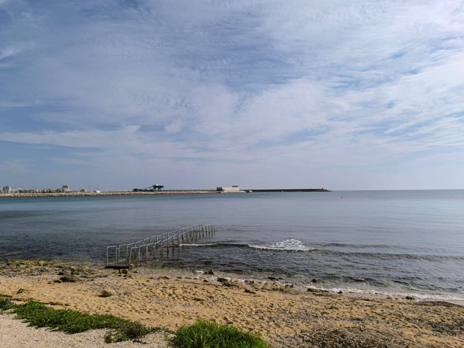 PISO EQUIPADO A POCOS PASOS DE LA PLAYA