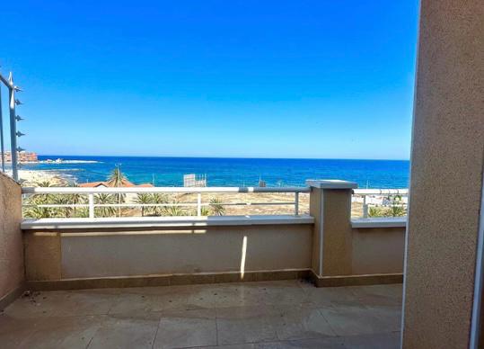 BONITO ÁTICO CON TERRAZA VISTA AL MAR