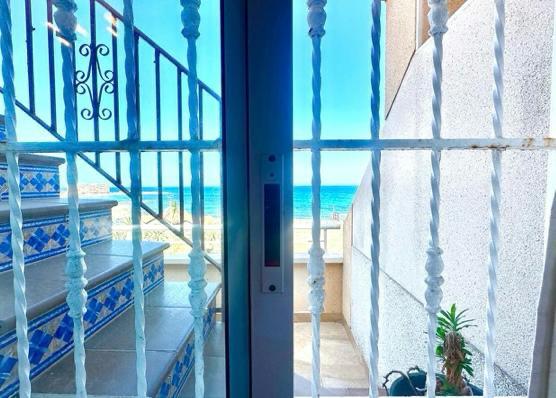 BONITO ÁTICO CON TERRAZA VISTA AL MAR
