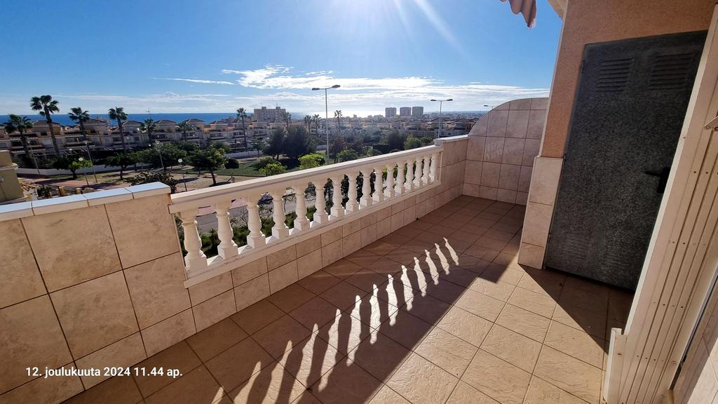 Bungalow de dos plantas con vistas al mar en Aguas Nuevas