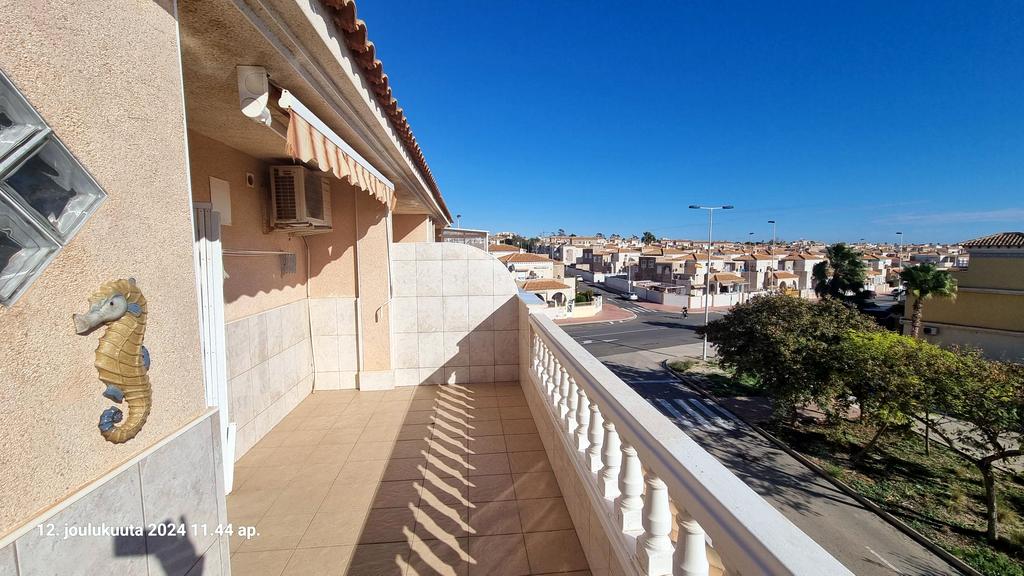 Bungalow de dos plantas con vistas al mar en Aguas Nuevas