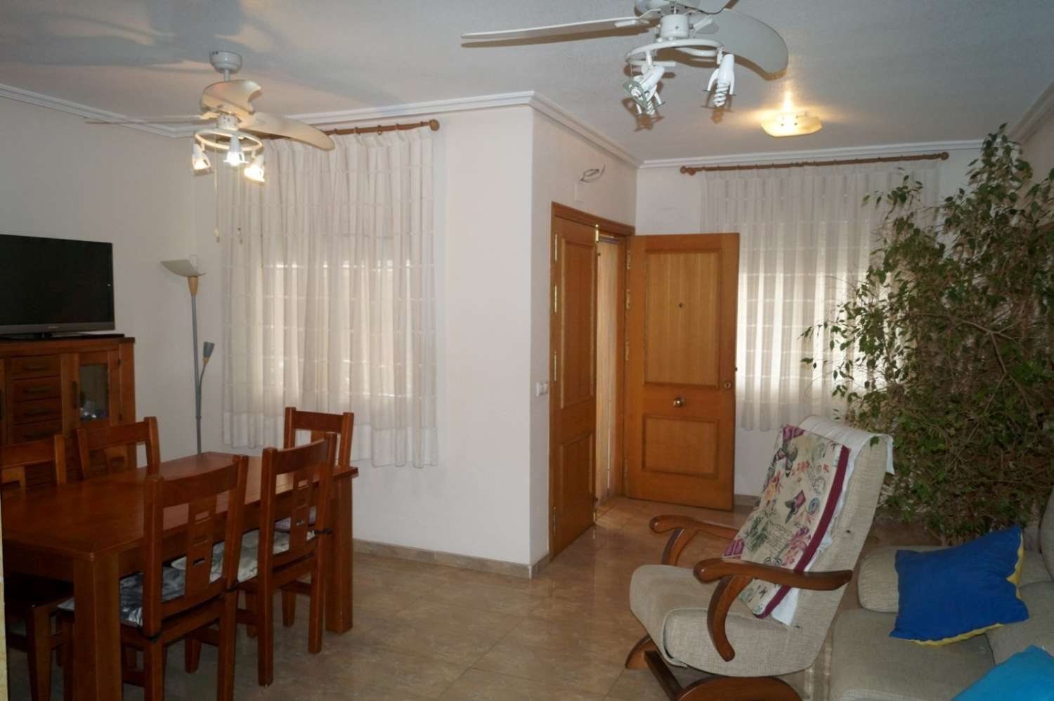 GRAN VIVIENDA A POCOS PASOS DE LA PLAYA