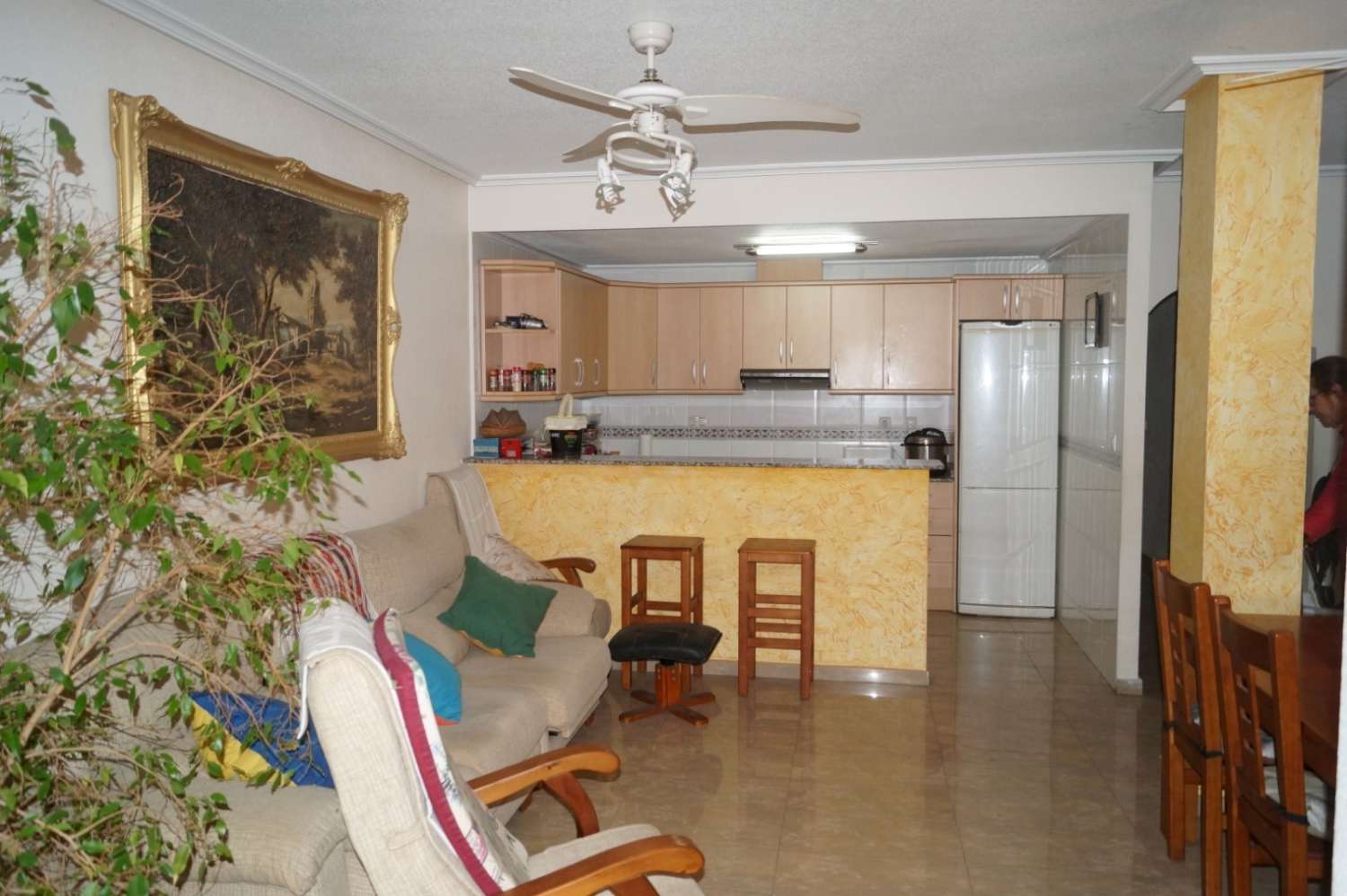 GRAN VIVIENDA A POCOS PASOS DE LA PLAYA